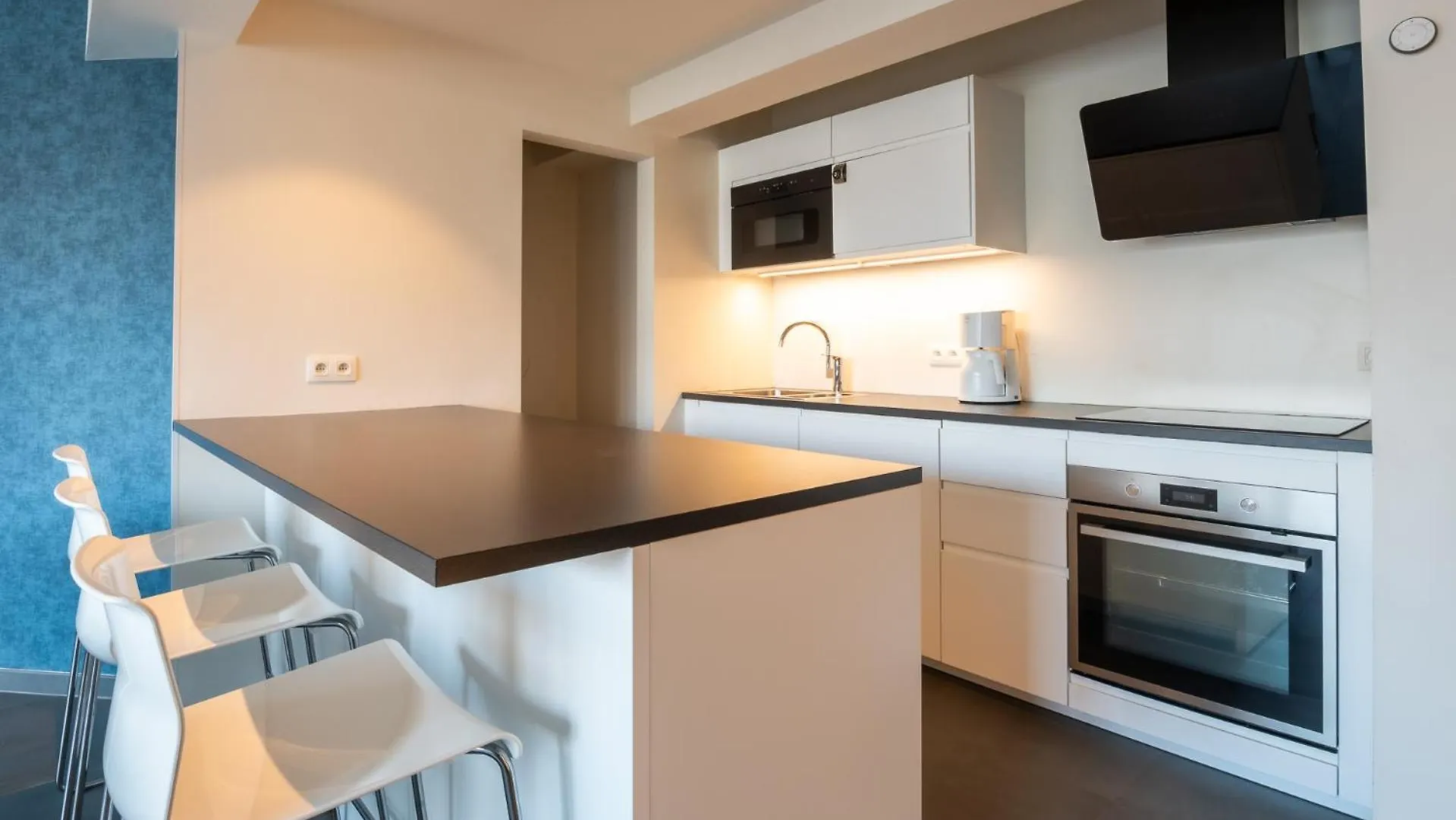 Nice And Bright Apartment With Parking For 8 أوستيند
