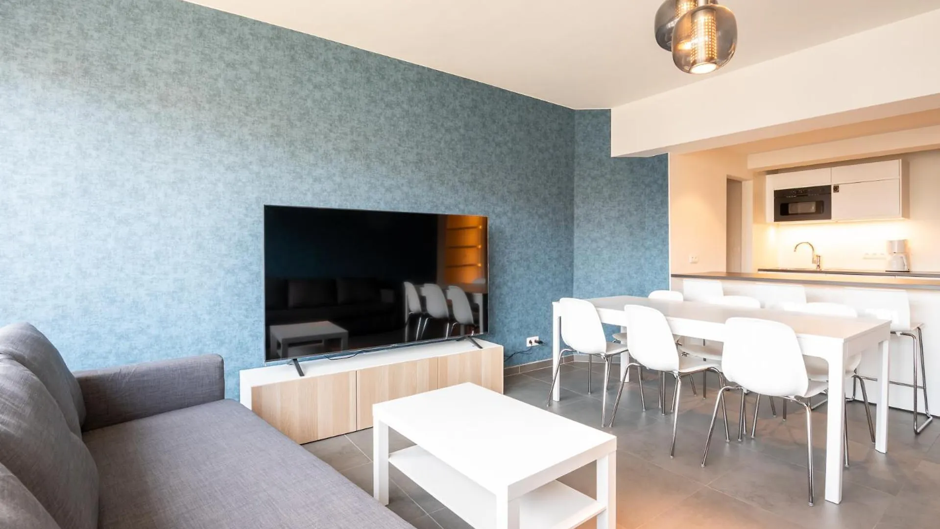 Nice And Bright Apartment With Parking For 8 Ostend