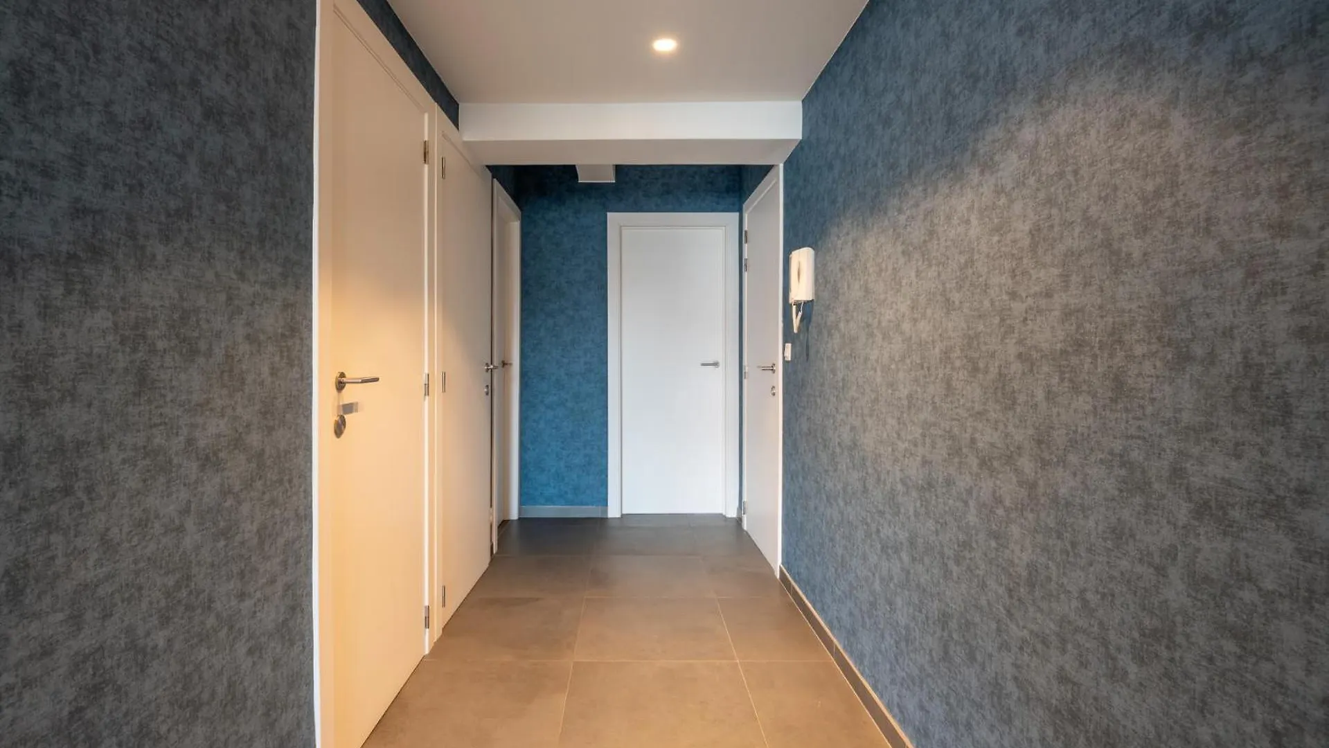 Nice And Bright Apartment With Parking For 8 Ostend